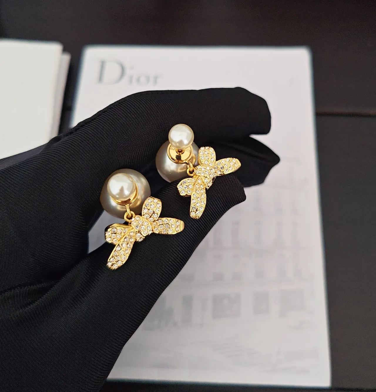 Dior Brincos Motivo de Laço Pérolas e Cristais 4