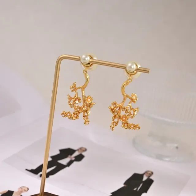 Dior أقراط فرع زهري لؤلؤ منسدلة 3
