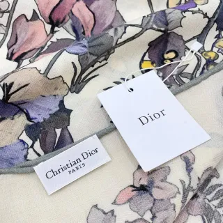Dior फ्लोरल प्रिंट क्रीम रेशम स्कार्फ