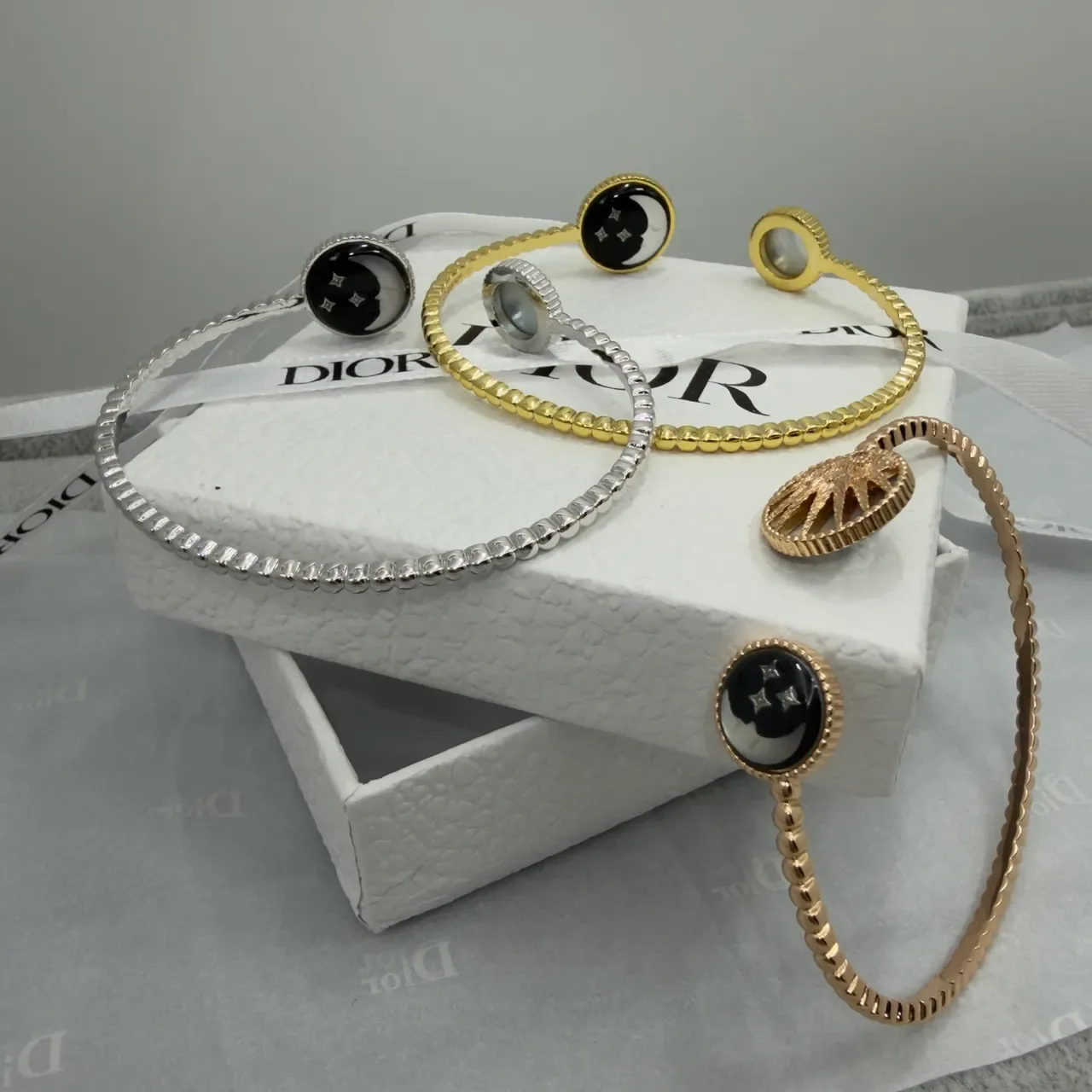 Dior سوار مفتوح ذهبي نمط شمس وقمر 2
