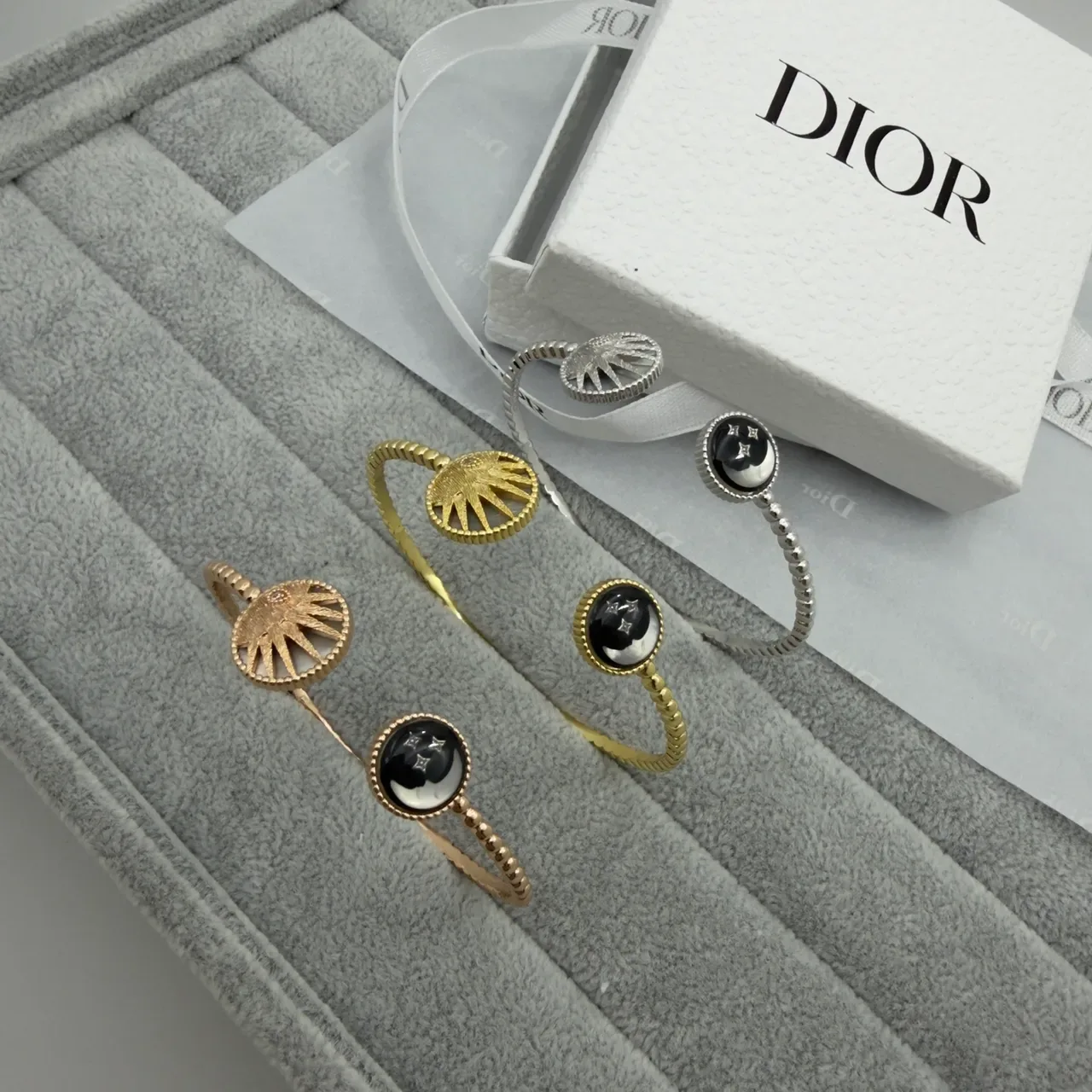 Dior سوار مفتوح ذهبي نمط شمس وقمر 3