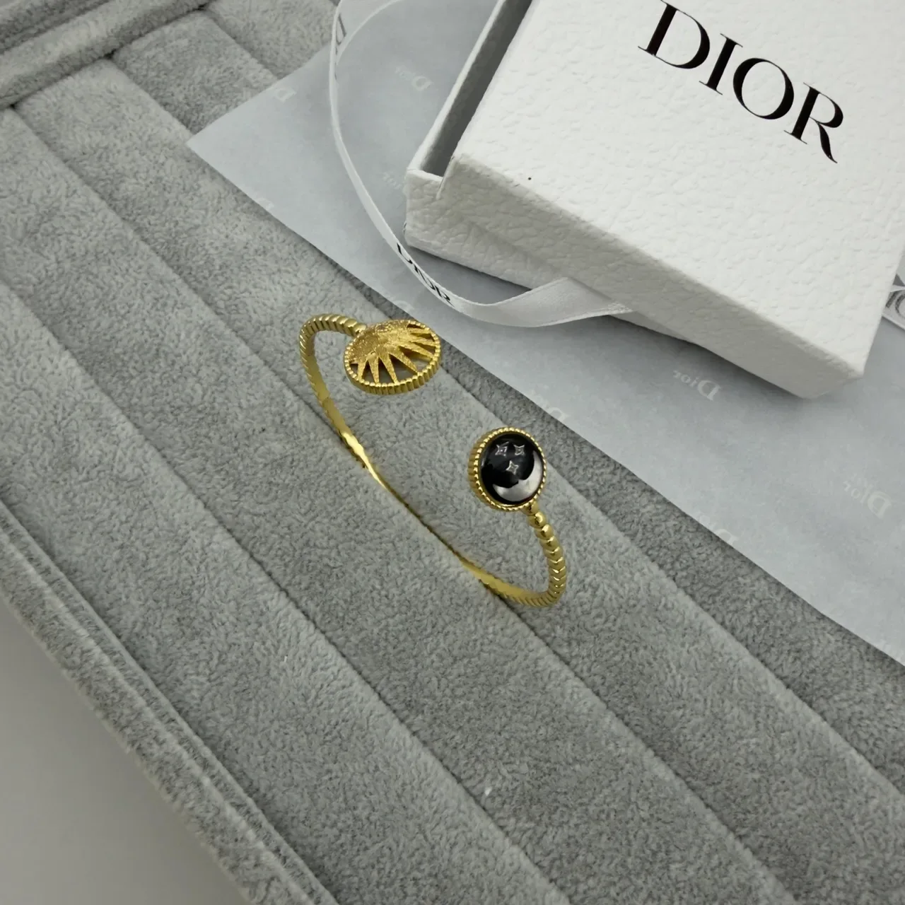 Dior سوار مفتوح ذهبي نمط شمس وقمر 6