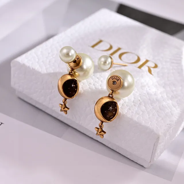Dior Colar Pendente de Lua Crescente Dourado Branco Pavé Detalhe de Estrela 2