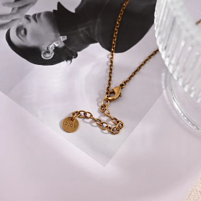 Dior Colar Pendente de Lua Crescente Dourado Branco Pavé Detalhe de Estrela 4
