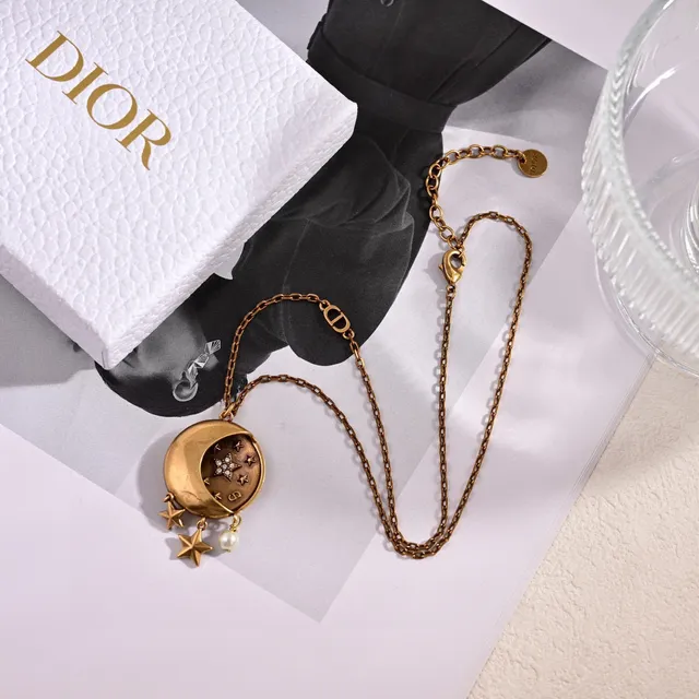 Dior Colar Pendente de Lua Crescente Dourado Branco Pavé Detalhe de Estrela 7