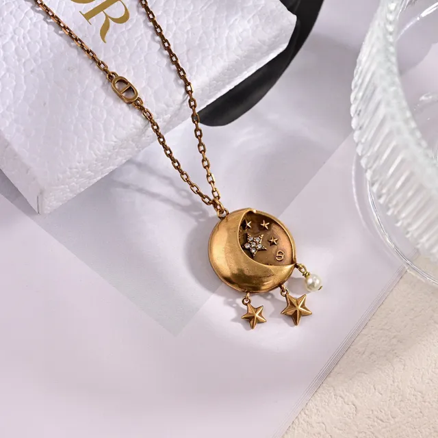 Dior Colar Pendente de Lua Crescente Dourado Branco Pavé Detalhe de Estrela 8