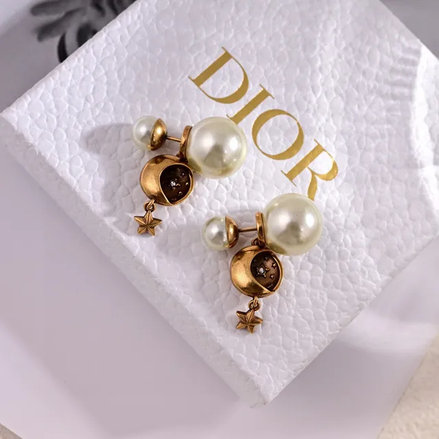 Dior Colar Pendente de Lua Crescente Dourado Branco Pavé Detalhe de Estrela 9