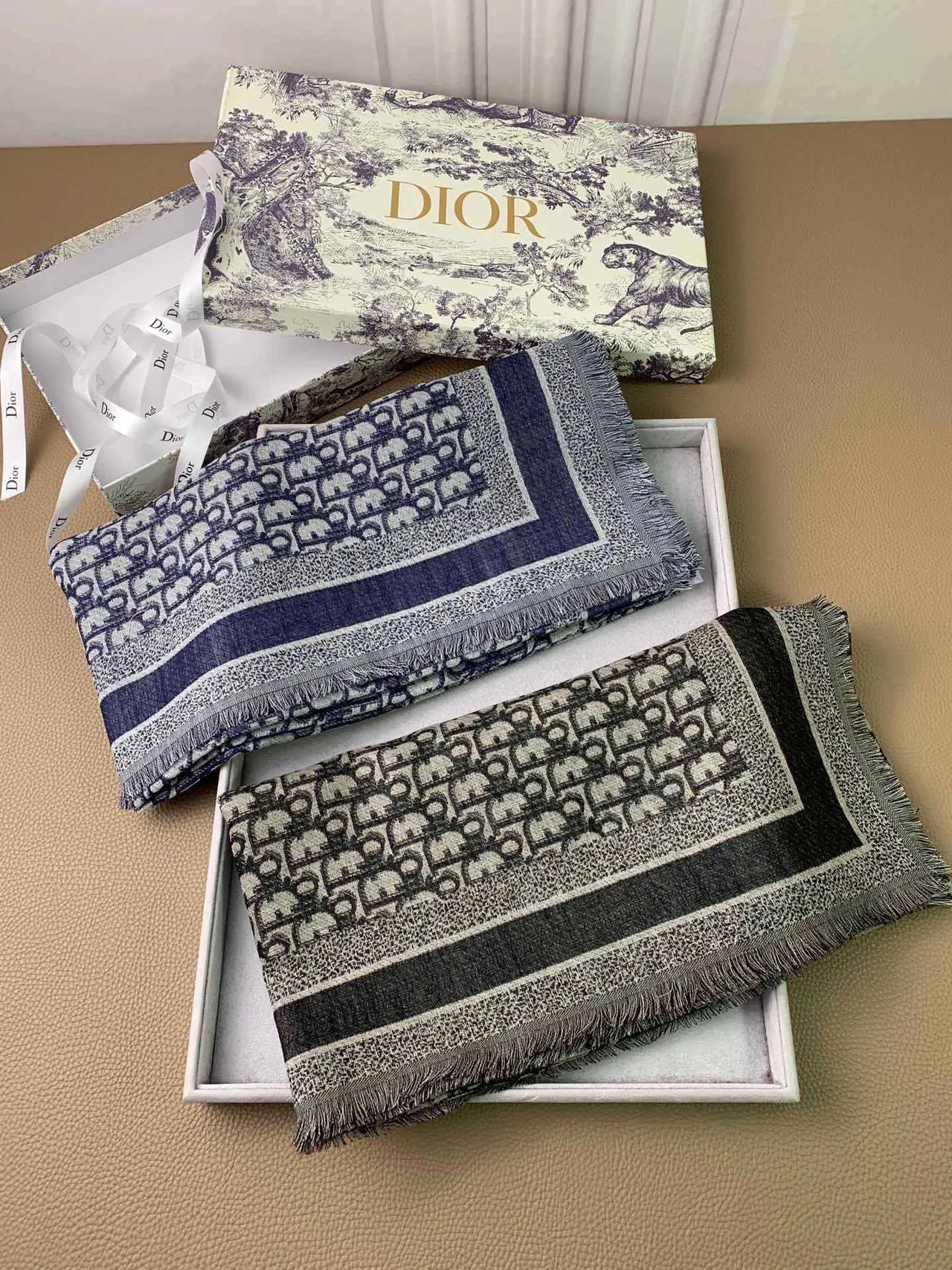 Dior Oblique Monogram cachecol bege e preto de cashmere 3