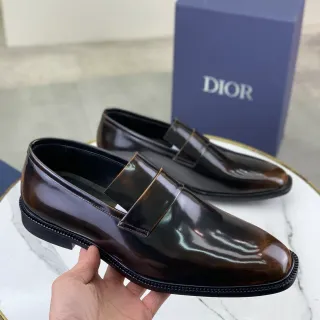 Dior Penny Loafer Mocassins en cuir verni marron foncé