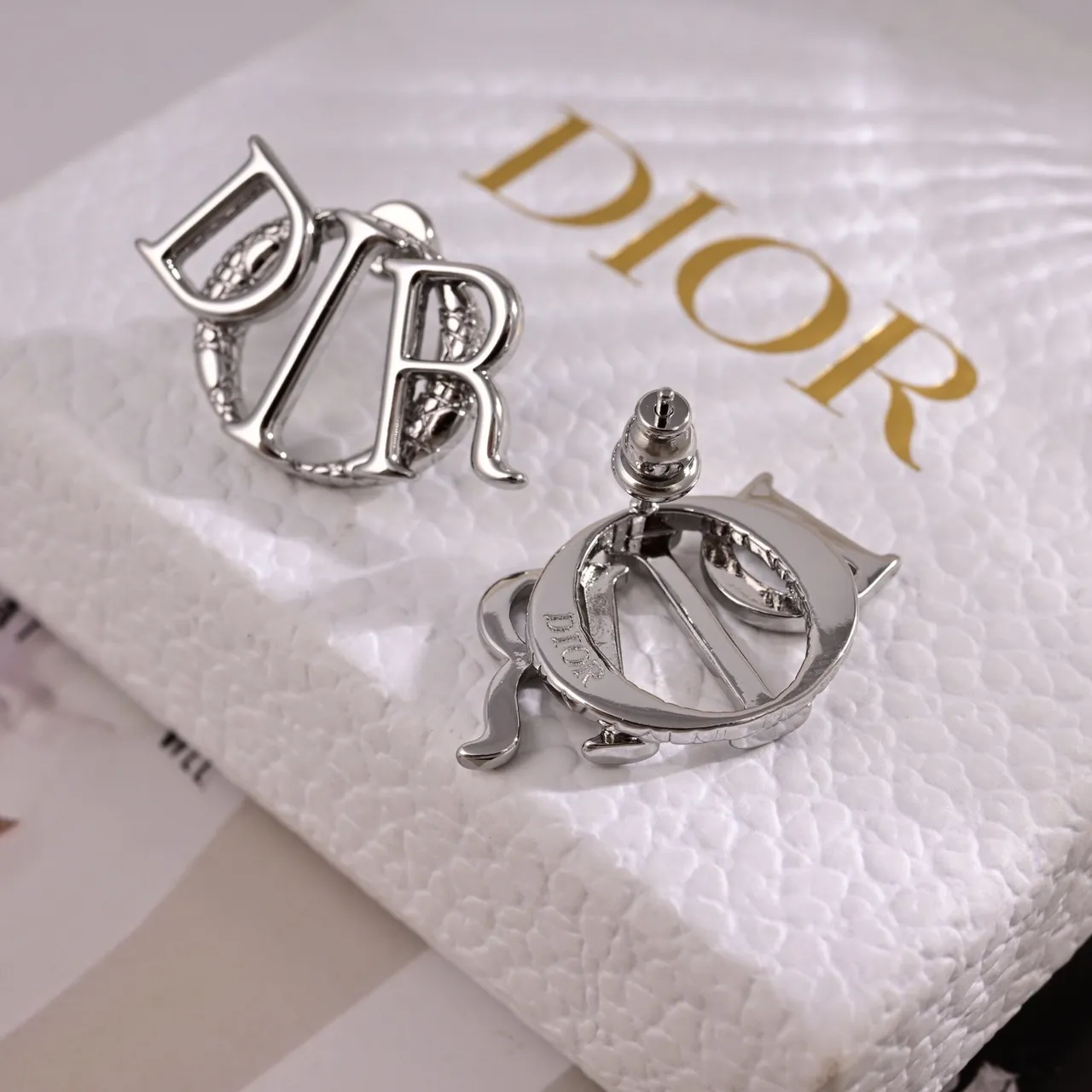 Dior 银色 Monogram Motif 抛光耳环 2