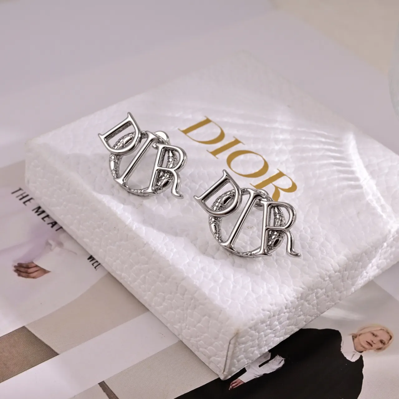 Dior 银色 Monogram Motif 抛光耳环 4