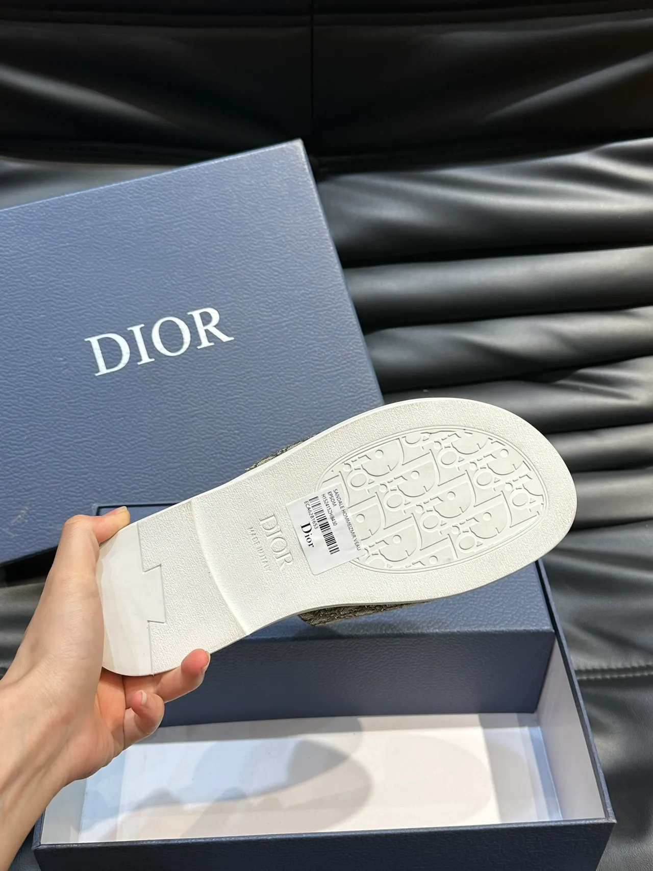 Dior Slide 黑色蓝色 Monogrammed 肩带 Embossed Logo 拖鞋 2