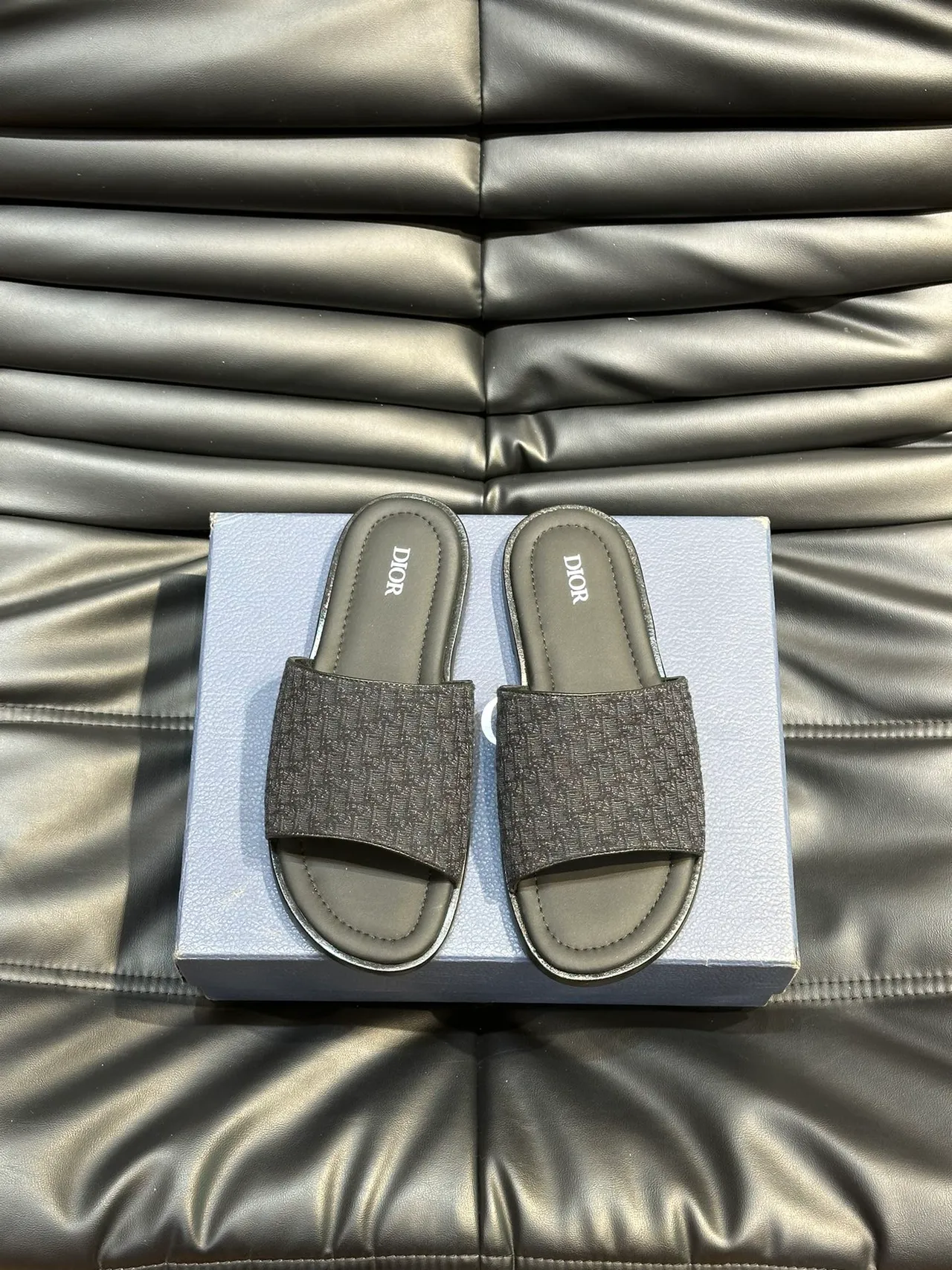 Dior Slide 黑色蓝色 Monogrammed 肩带 Embossed Logo 拖鞋 10