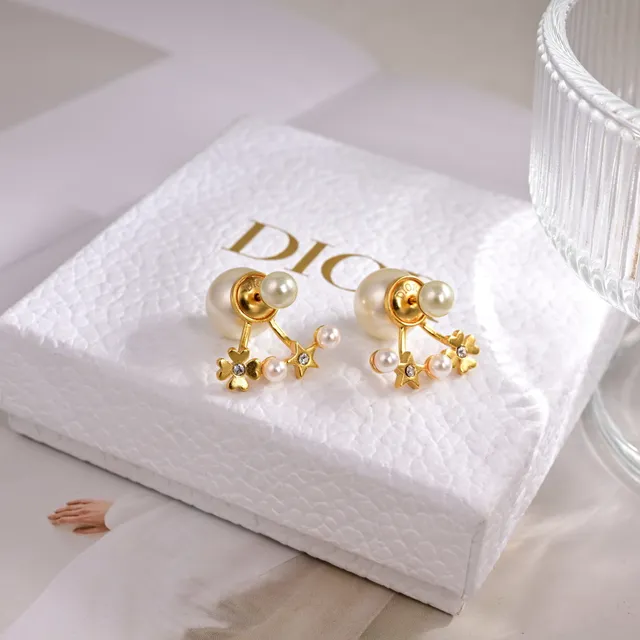 Dior Tribales Brincos dourados resina branca pérola floral 3