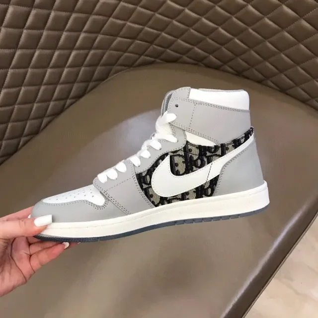 Dior x Air Jordan 1 High Gris Monogramme Oblique Sneakers Lifestyle 3