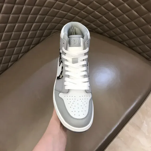 Dior x Air Jordan 1 High Gris Monogramme Oblique Sneakers Lifestyle 4
