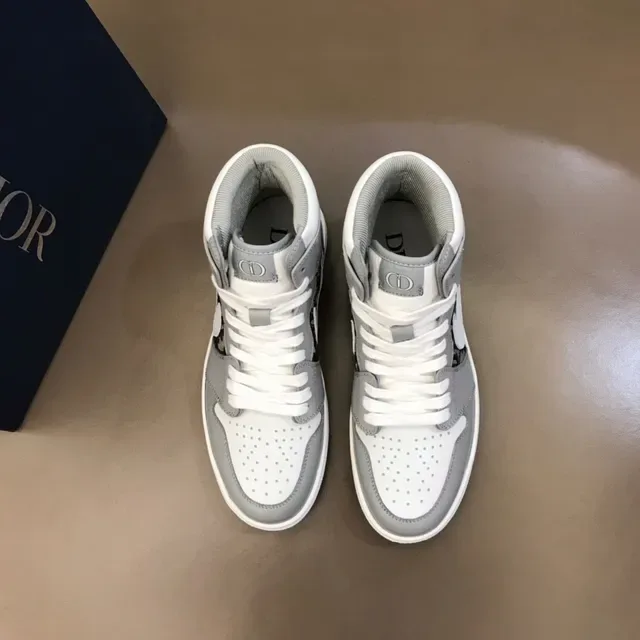Dior x Air Jordan 1 High Gris Monogramme Oblique Sneakers Lifestyle 5