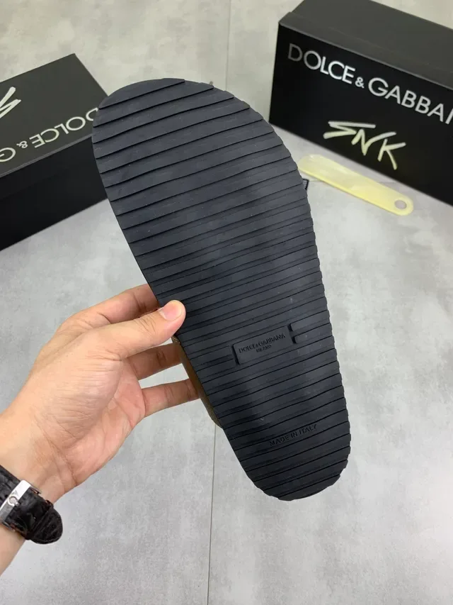 Dolce & Gabbana 米色黑色双带凉鞋 纹理皮革鞋面 休闲凉鞋 2