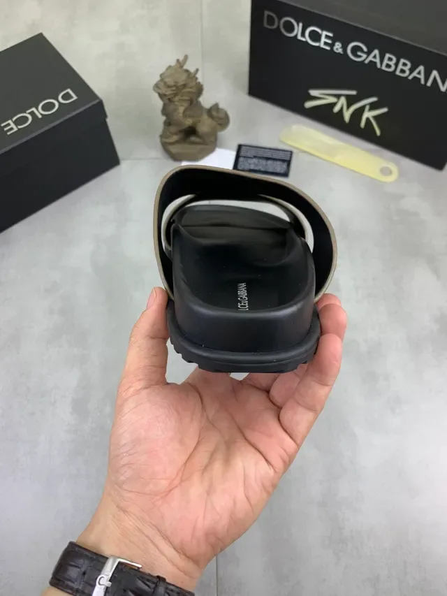 Dolce & Gabbana 米色黑色双带凉鞋 纹理皮革鞋面 休闲凉鞋 3