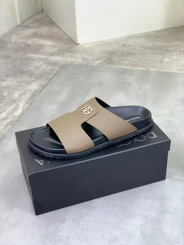 Dolce & Gabbana 米色黑色双带凉鞋 纹理皮革鞋面 休闲凉鞋 4