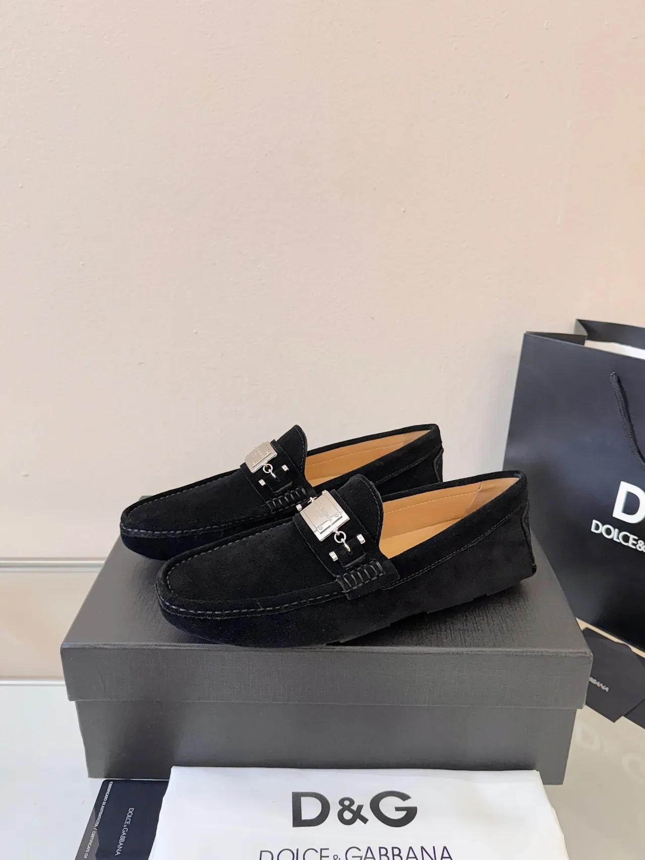 Dolce & Gabbana 黑色银色麂皮乐福鞋 金属徽章点缀 2