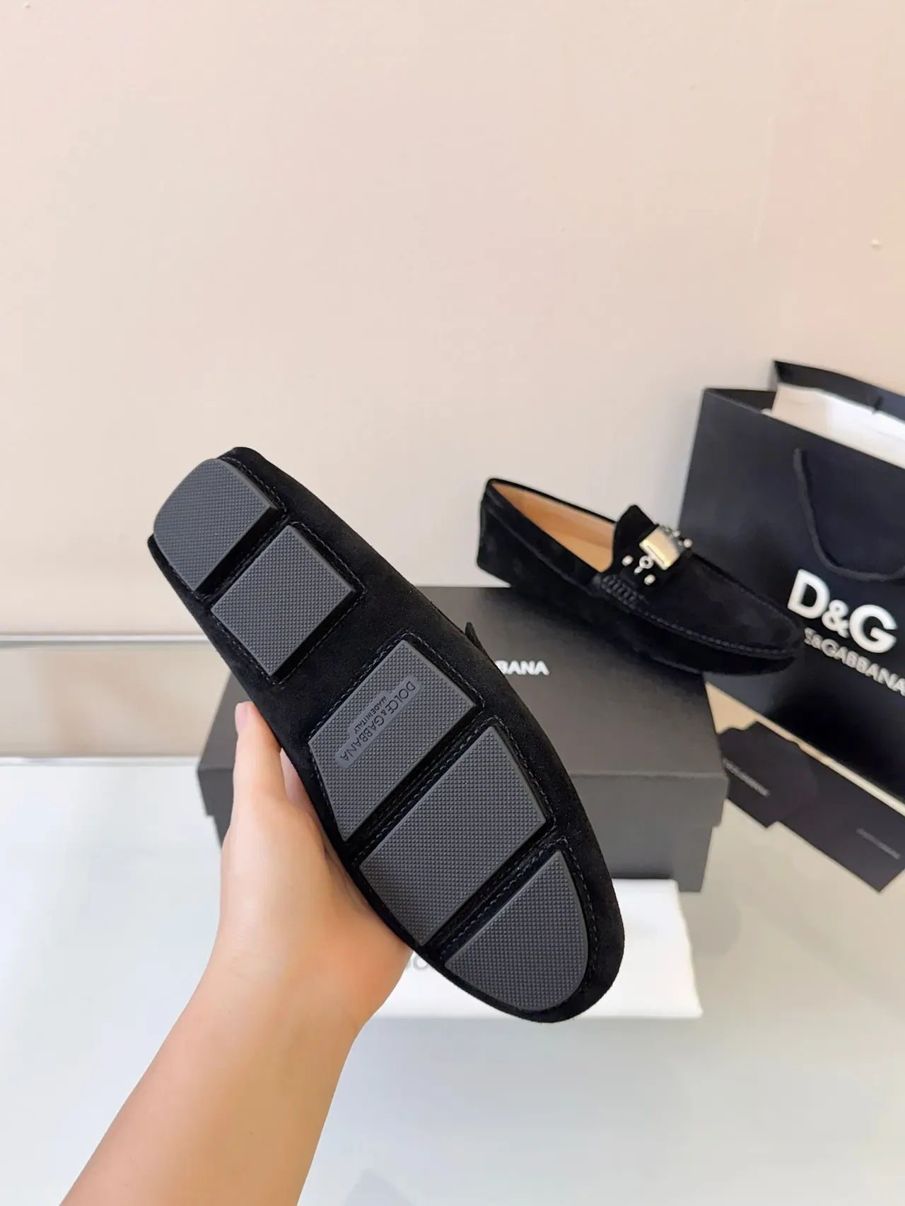 Dolce & Gabbana 黑色银色麂皮乐福鞋 金属徽章点缀 5