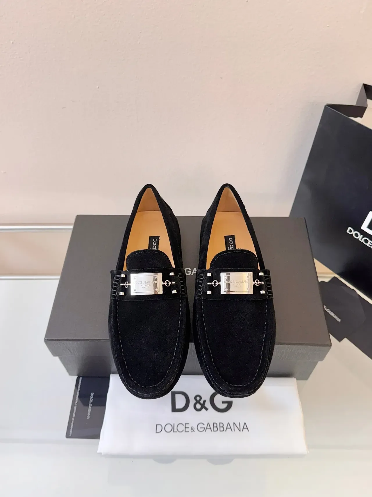 Dolce & Gabbana 黑色银色麂皮乐福鞋 金属徽章点缀 6