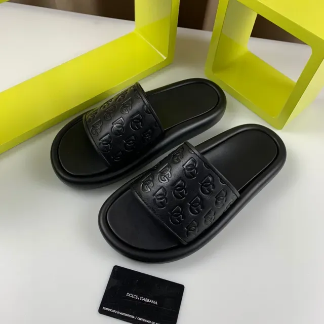 Dolce & Gabbana Chinelo com Monograma Preto Cinta Sola de Borracha Moldada 2