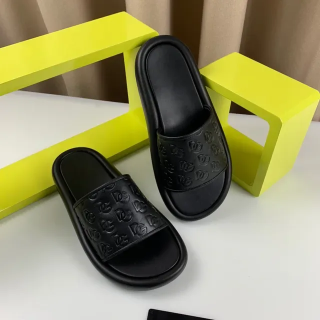 Dolce & Gabbana Chinelo com Monograma Preto Cinta Sola de Borracha Moldada 9