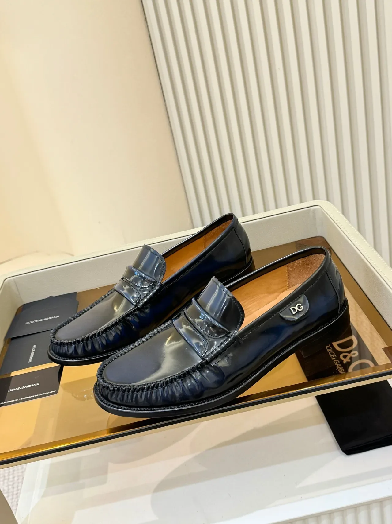 دولشي و غابانا Penny Loafer جلد لامع أسود 5
