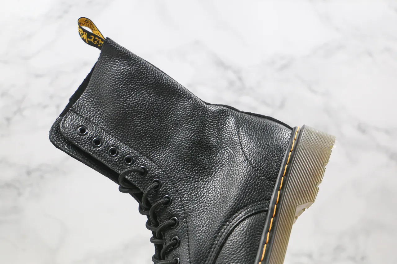 Dr. Martens 1460 काला पेबल लेदर 8-Eyelet मार्टिन बूट 6
