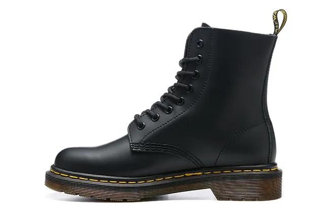 Dr. Martens 1460 Bottes Martin en Cuir Noir Lisse 5