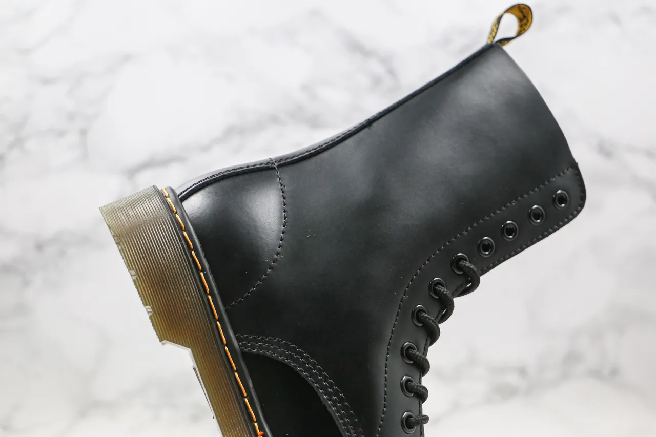 Dr. Martens 1460 Bottes Martin Cuir Noir Lisse Couture Jaune 5