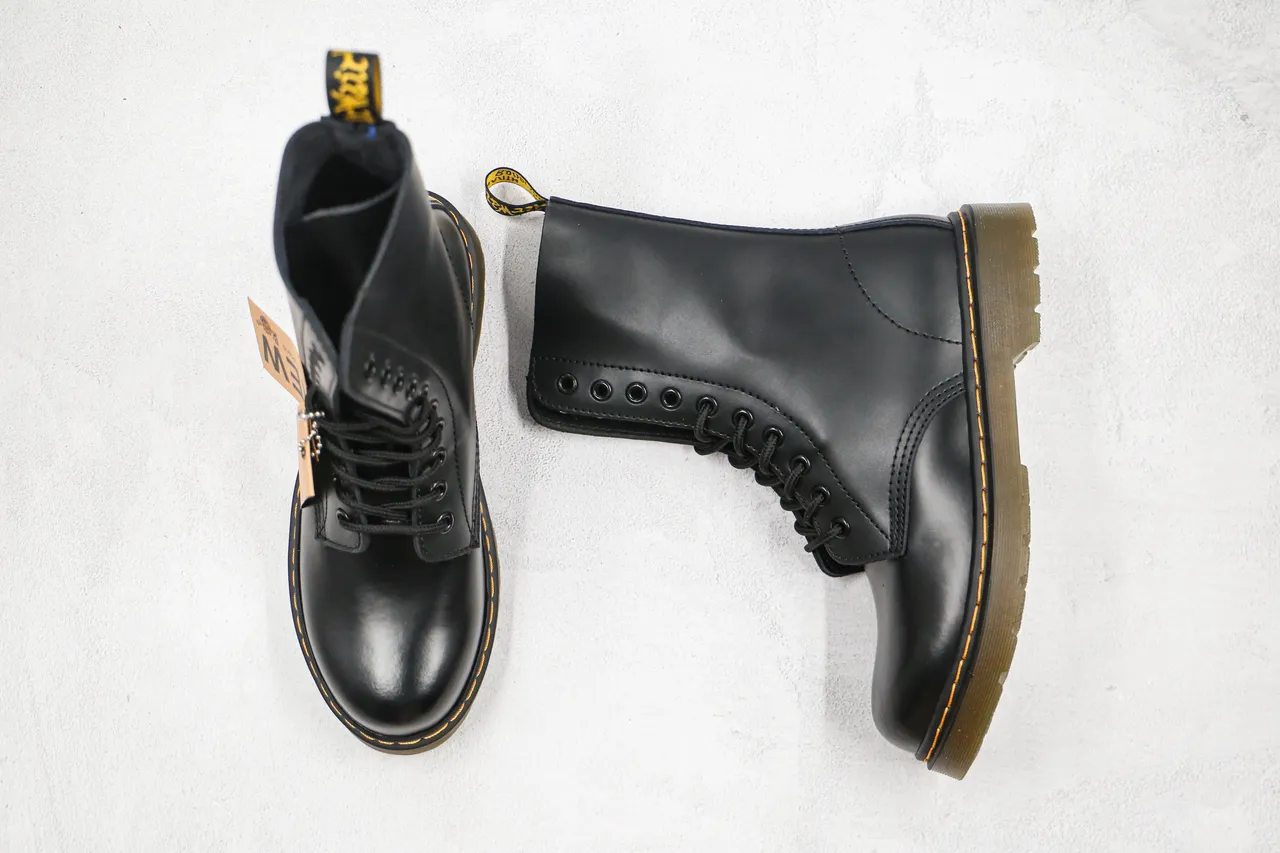 Dr. Martens 1460 Bottes Martin Cuir Noir Lisse Couture Jaune 9