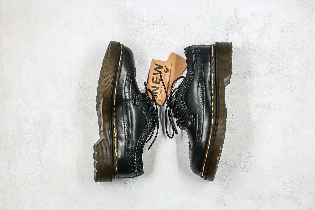 Dr. Martens 1461 ব্রোগ কালো চামড়া হলুদ সেলাই 3