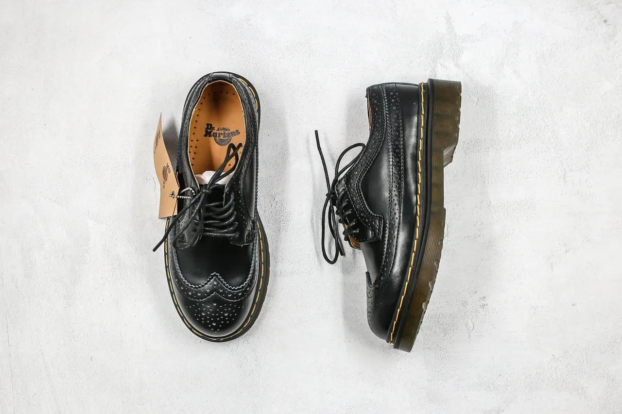 Dr. Martens 1461 ব্রোগ কালো চামড়া হলুদ সেলাই 4