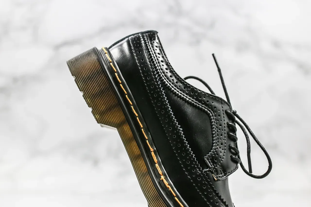 Dr. Martens 1461 ব্রোগ কালো চামড়া হলুদ সেলাই 6