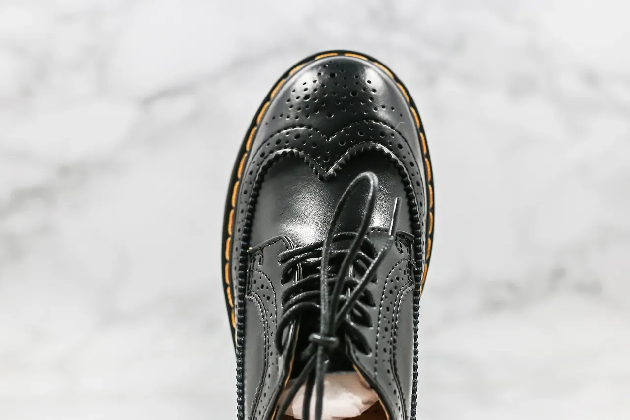 Dr. Martens 1461 ব্রোগ কালো চামড়া হলুদ সেলাই 7