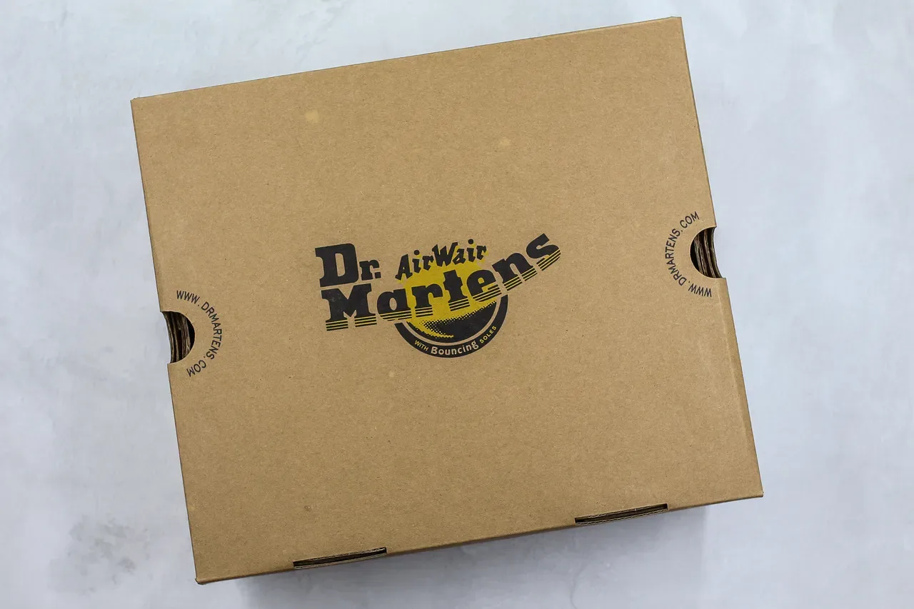Dr. Martens কালো হলুদ মসৃণ চামড়া লোচড় সাইড গুসেট চেলসি বুট 2