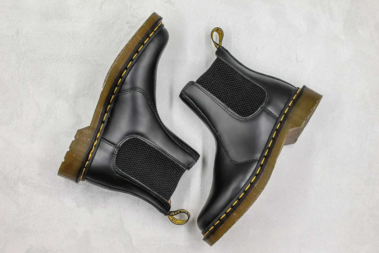 Dr. Martens কালো হলুদ মসৃণ চামড়া লোচড় সাইড গুসেট চেলসি বুট 3