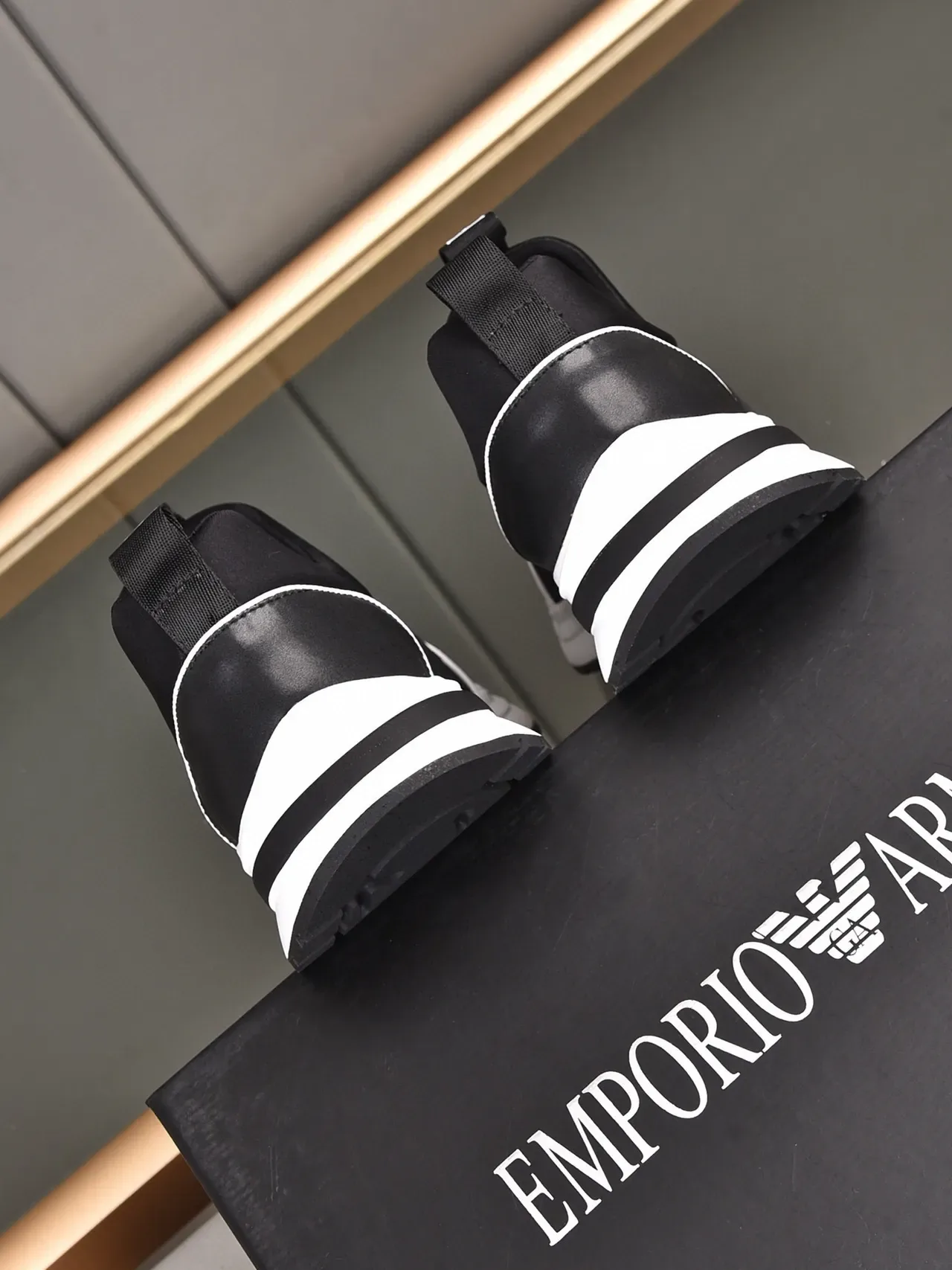 Emporio Armani أسود أبيض سلايب أون شبكة وصناعي علوي أحذية نمط حياة 6
