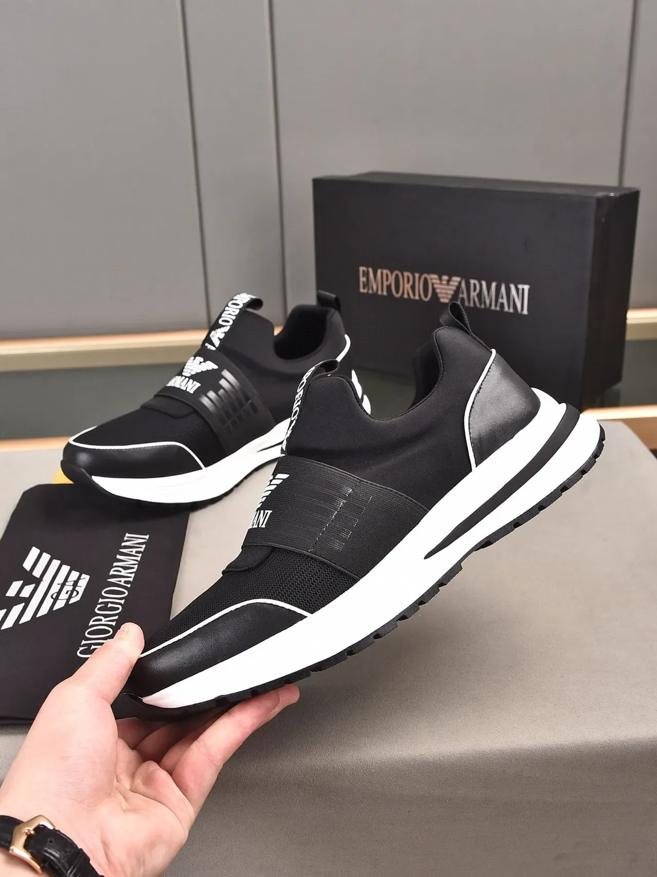 Emporio Armani أسود أبيض سلايب أون شبكة وصناعي علوي أحذية نمط حياة 9