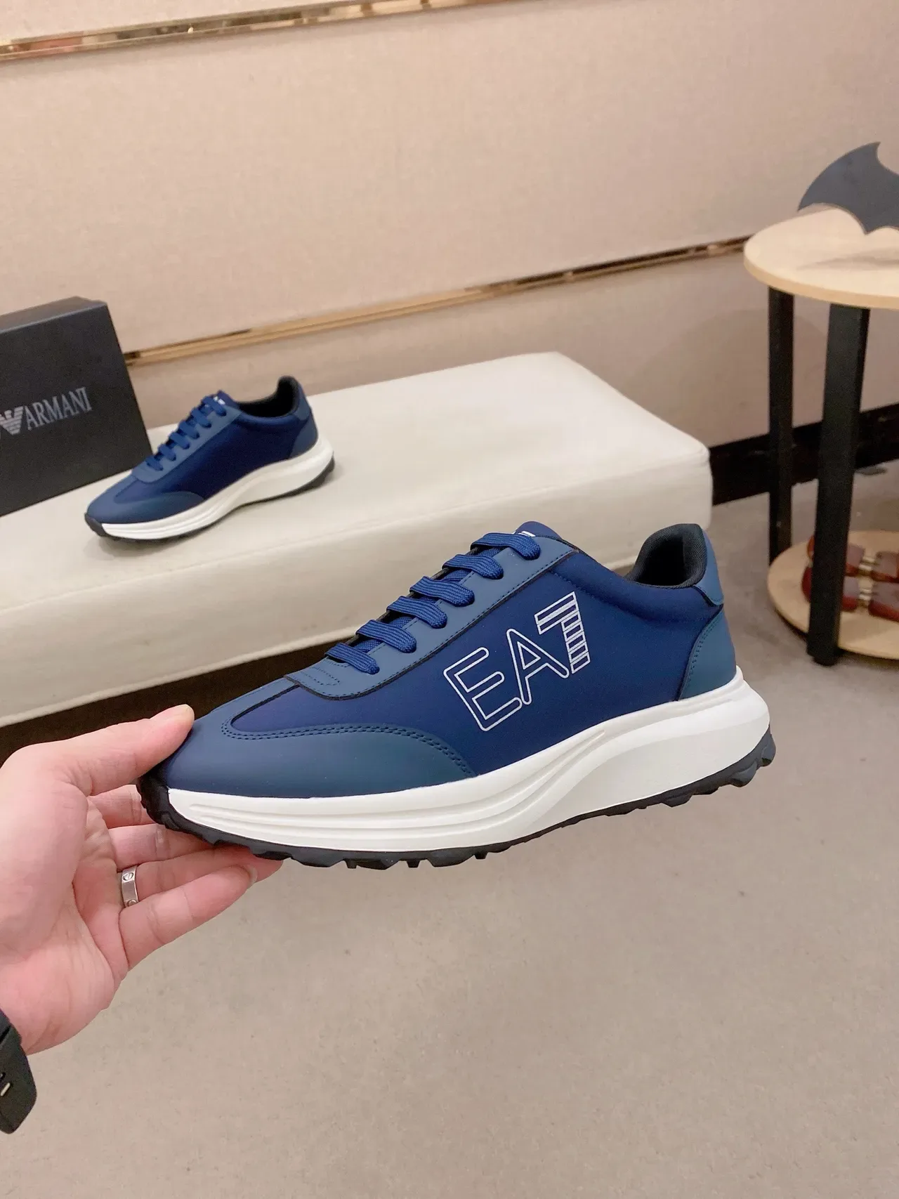 Emporio Armani أزرق أبيض EA7 شعار علامة تجارية ثنائي اللون العلوي أسلوب الحياة أحذية رياضية 3