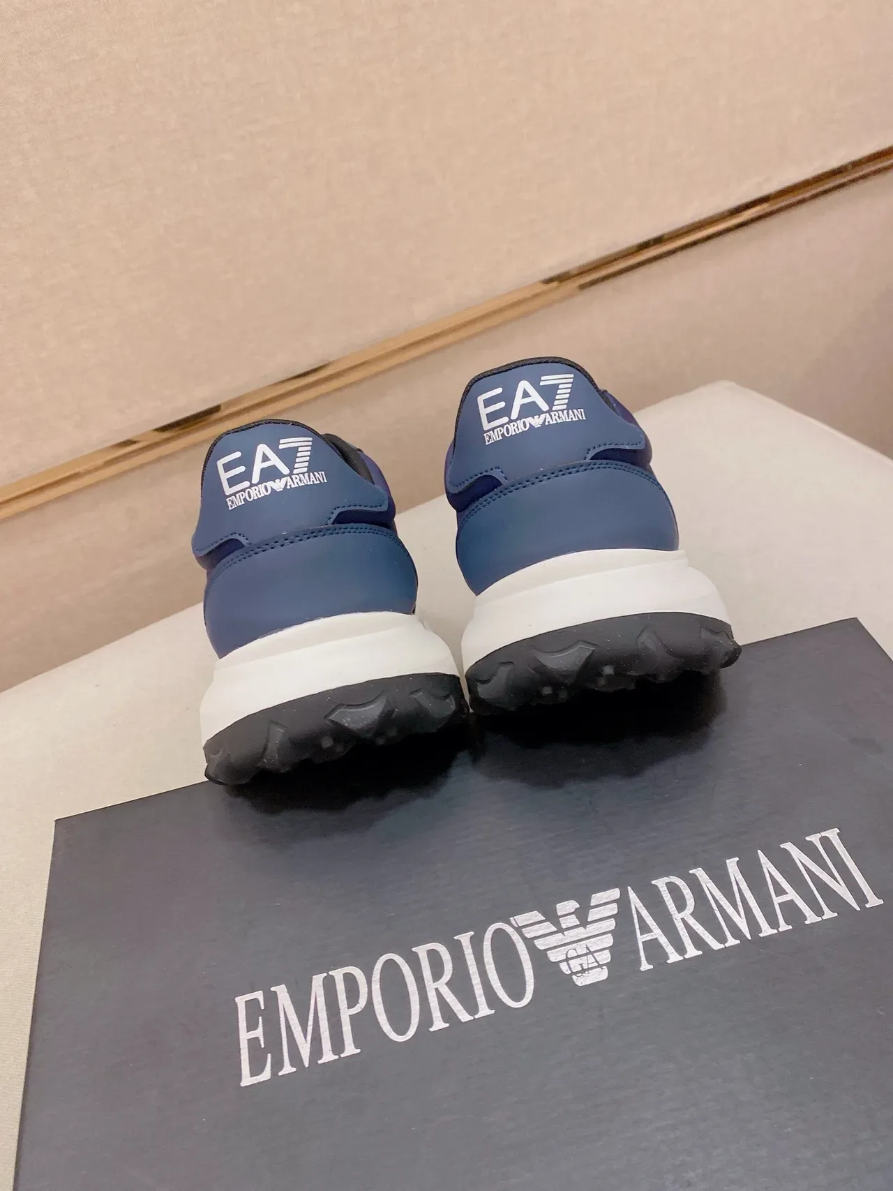Emporio Armani أزرق أبيض EA7 شعار علامة تجارية ثنائي اللون العلوي أسلوب الحياة أحذية رياضية 8