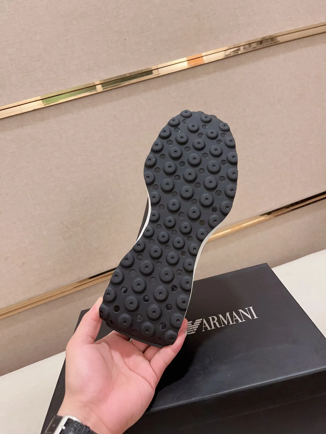 Emporio Armani chaussures de sport bleues blanches avec empiècement mesh texturé en grille et semelle intermédiaire sculptée 9