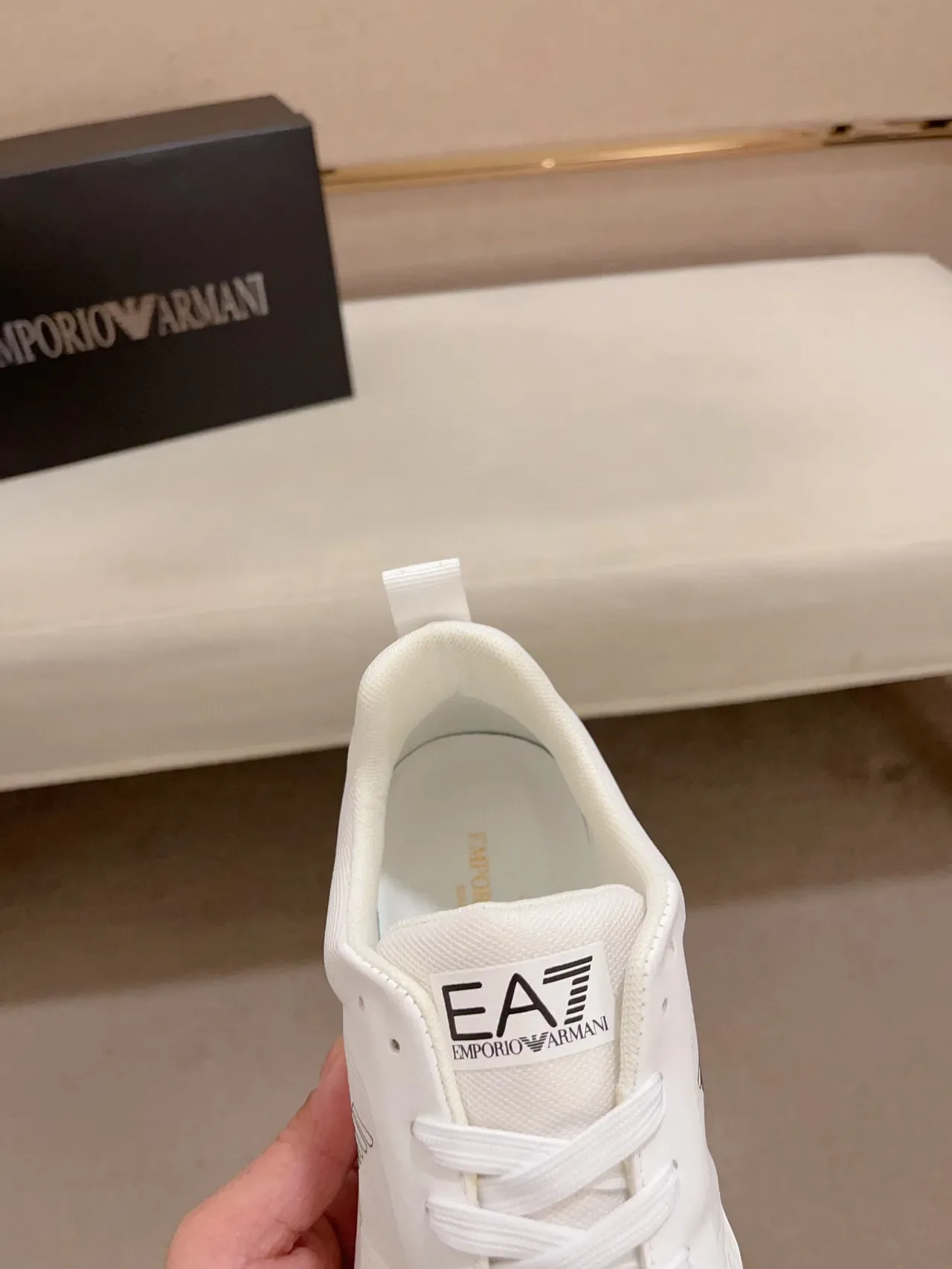 Emporio Armani EA7 حذاء رياضي أبيض شبكي لايف ستايل 6