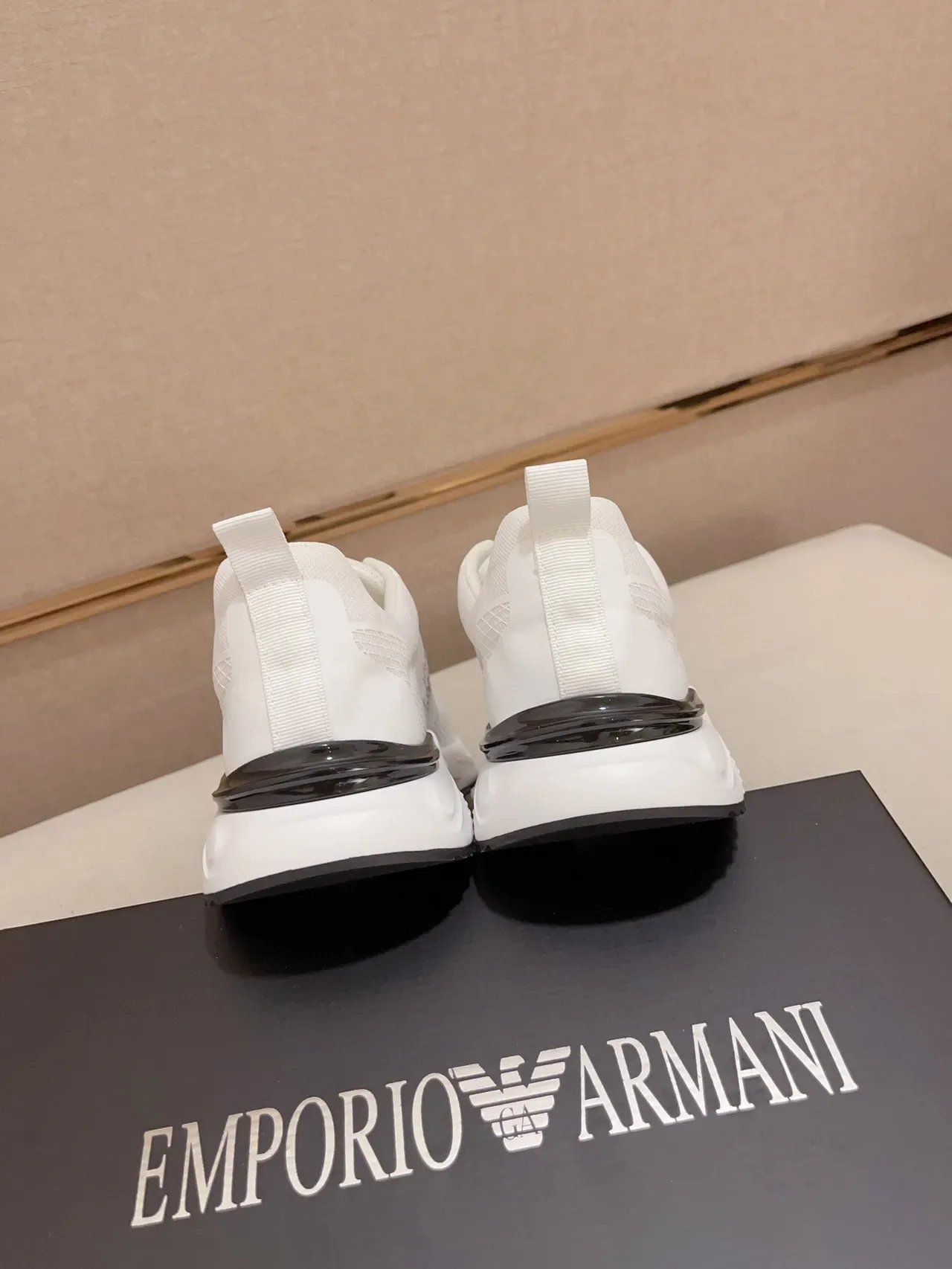 Emporio Armani EA7 حذاء رياضي أبيض شبكي لايف ستايل 8
