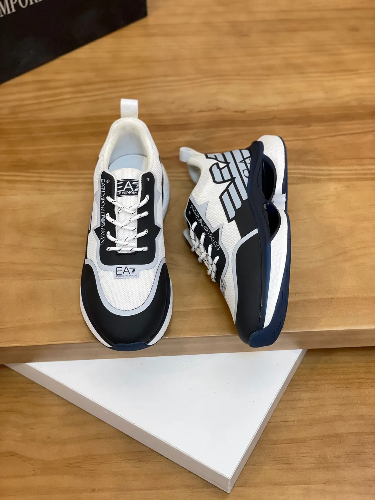 Emporio Armani Eagle Logo লাইফস্টাইল স্নিকার সাদা কালো নীলিমানক 3