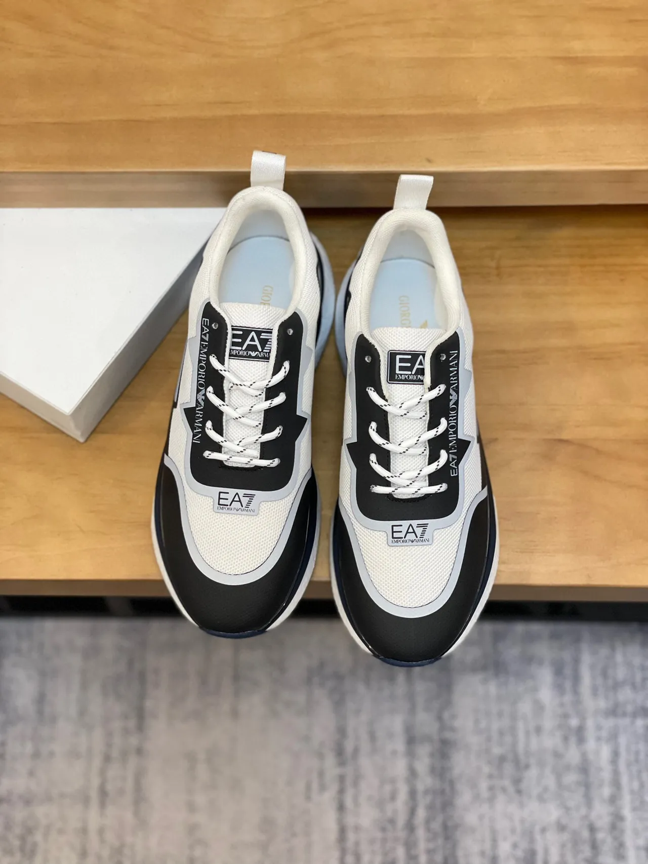 Emporio Armani Eagle Logo লাইফস্টাইল স্নিকার সাদা কালো নীলিমানক 4
