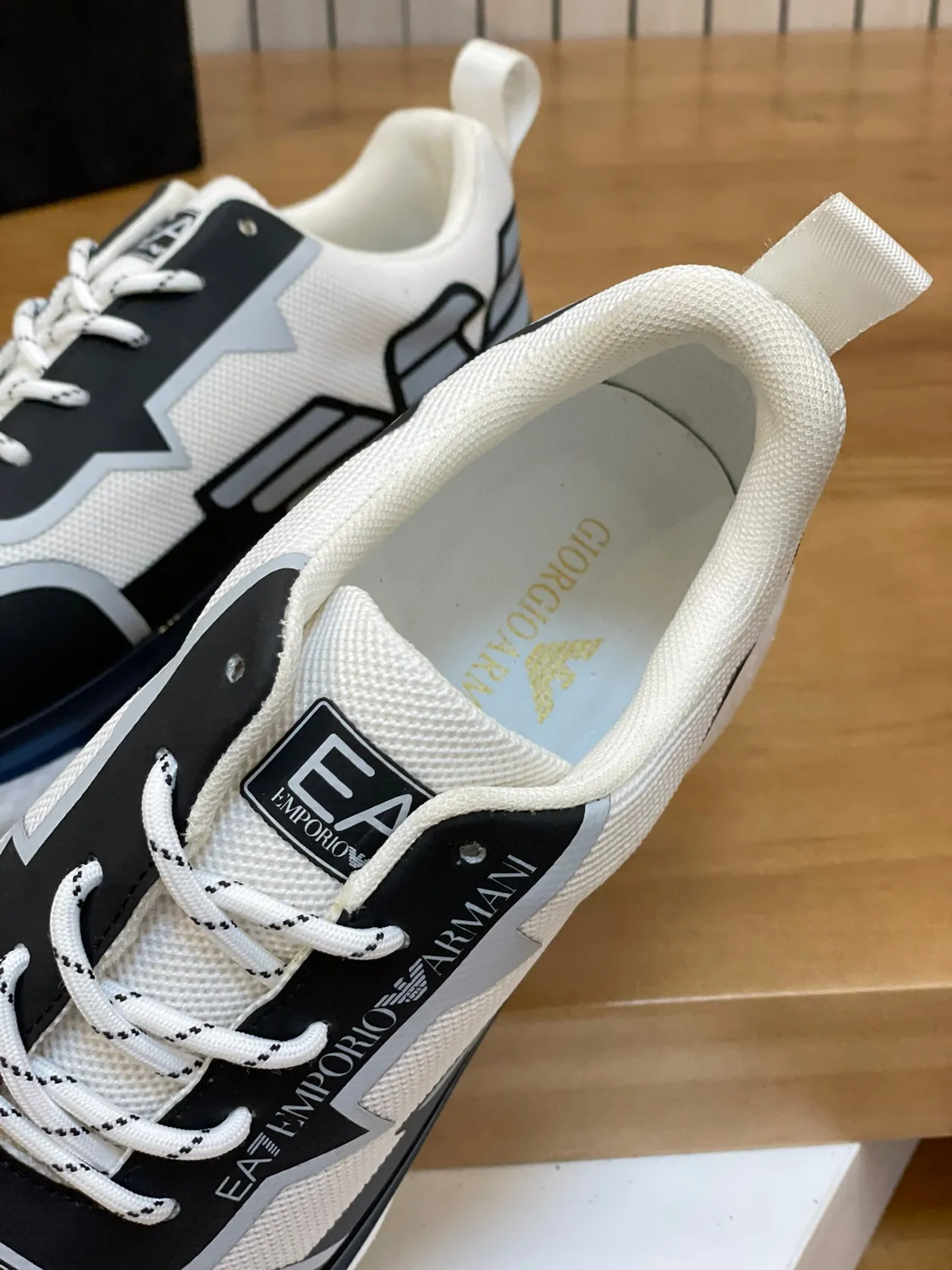 Emporio Armani Eagle Logo লাইফস্টাইল স্নিকার সাদা কালো নীলিমানক 6